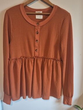 Blu Pepper Women's Rust Waffle Knit Henley Peplum Top